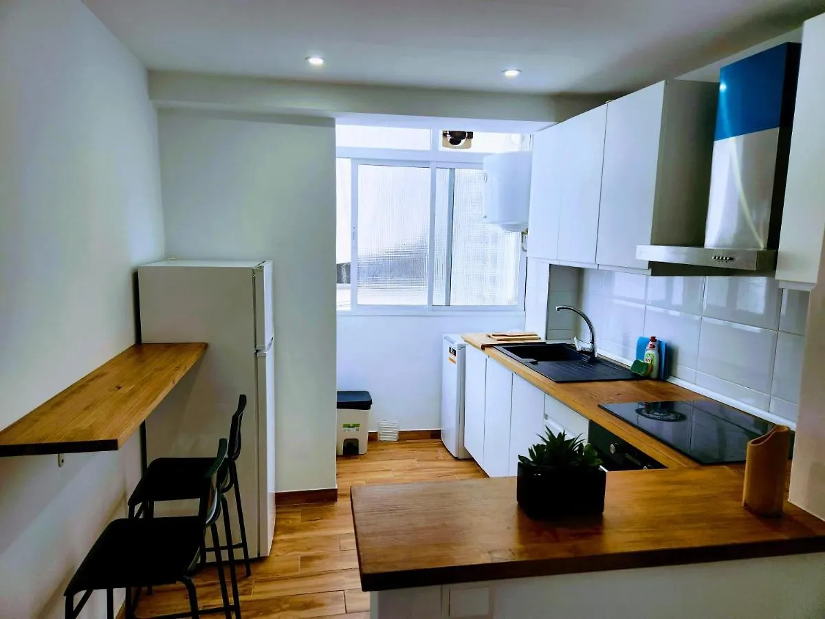 Central & Renovated 3-Bedroom Flat Málaga Apartamento